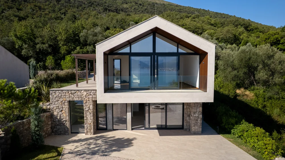 Современная вилла с прекрасным видом на море, п-ов Луштица