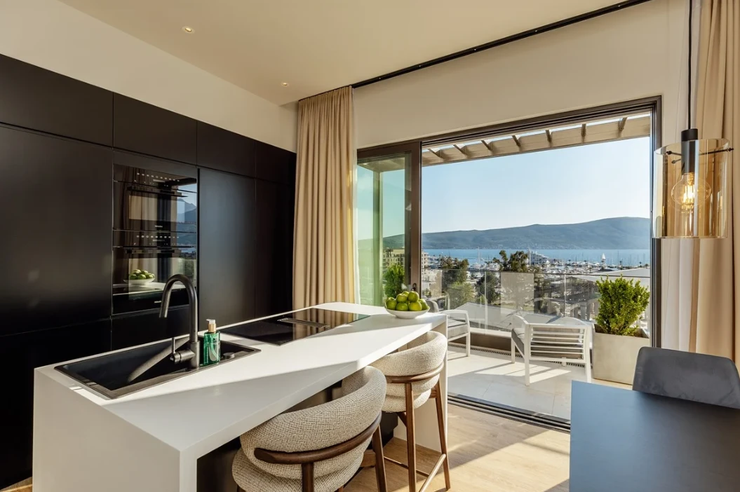 Dupleks penthouse sa panoramskim pogledom na more — Porto Montenegro