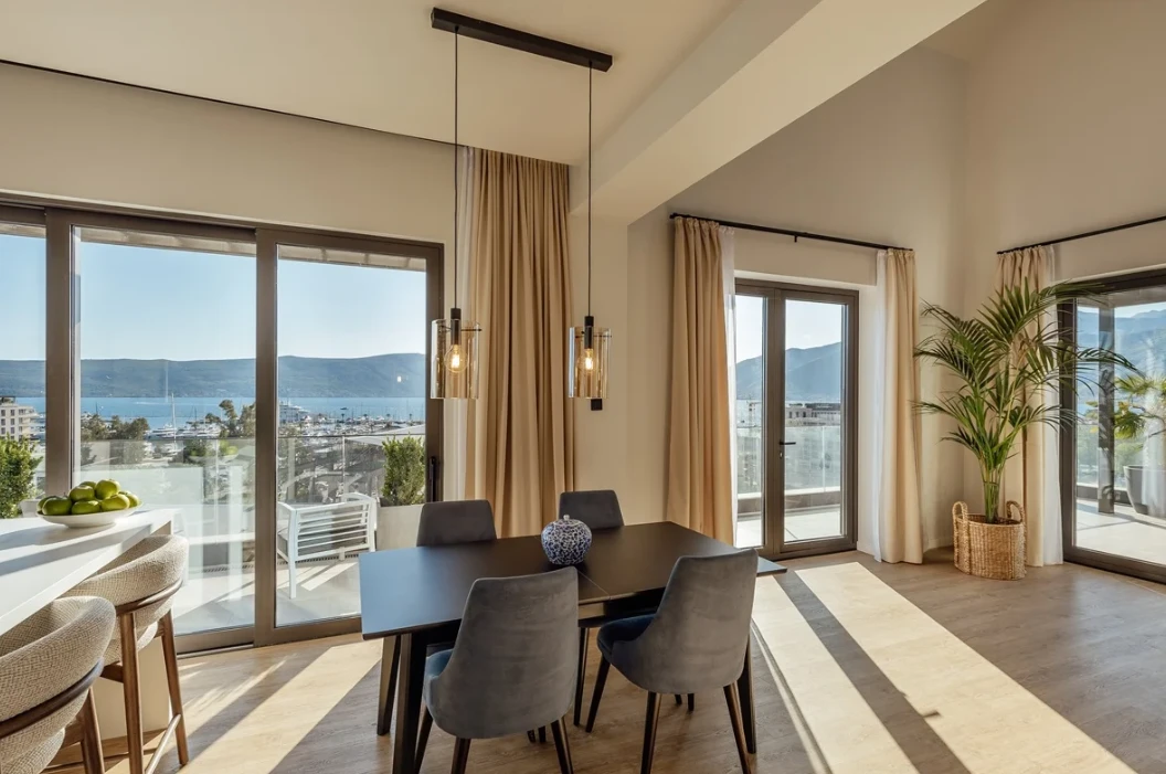 Dupleks penthouse sa panoramskim pogledom na more — Porto Montenegro