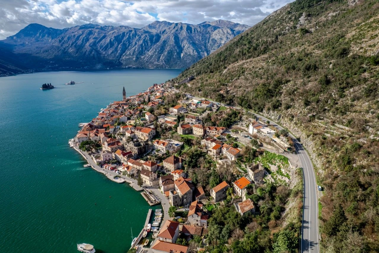 Jedinstven plac od 1065 m² u srcu Bokokotorskog zaliva