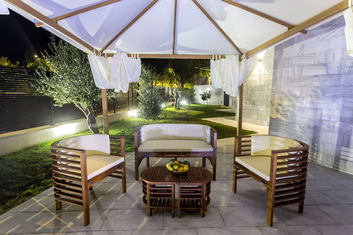 Продается современная вилла с бассейном в Дженовичах