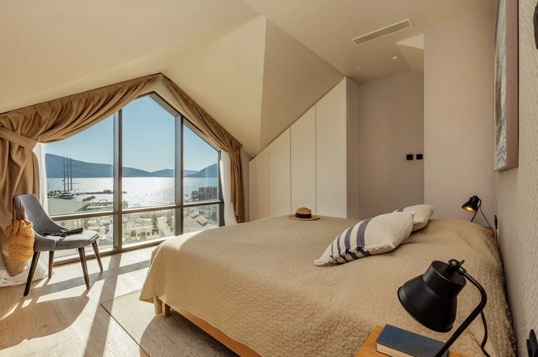 Dupleks penthouse sa panoramskim pogledom na more — Porto Montenegro