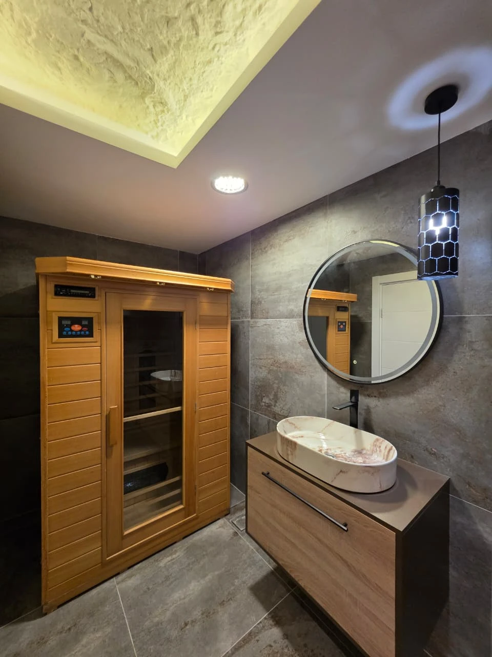 Geräumige 4-Zimmer-Wohnung mit Sauna in Bečići 