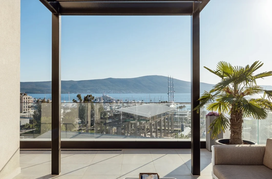 Dupleks penthouse sa panoramskim pogledom na more — Porto Montenegro