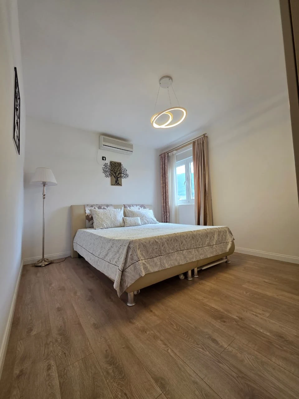 Geräumige 4-Zimmer-Wohnung mit Sauna in Bečići 