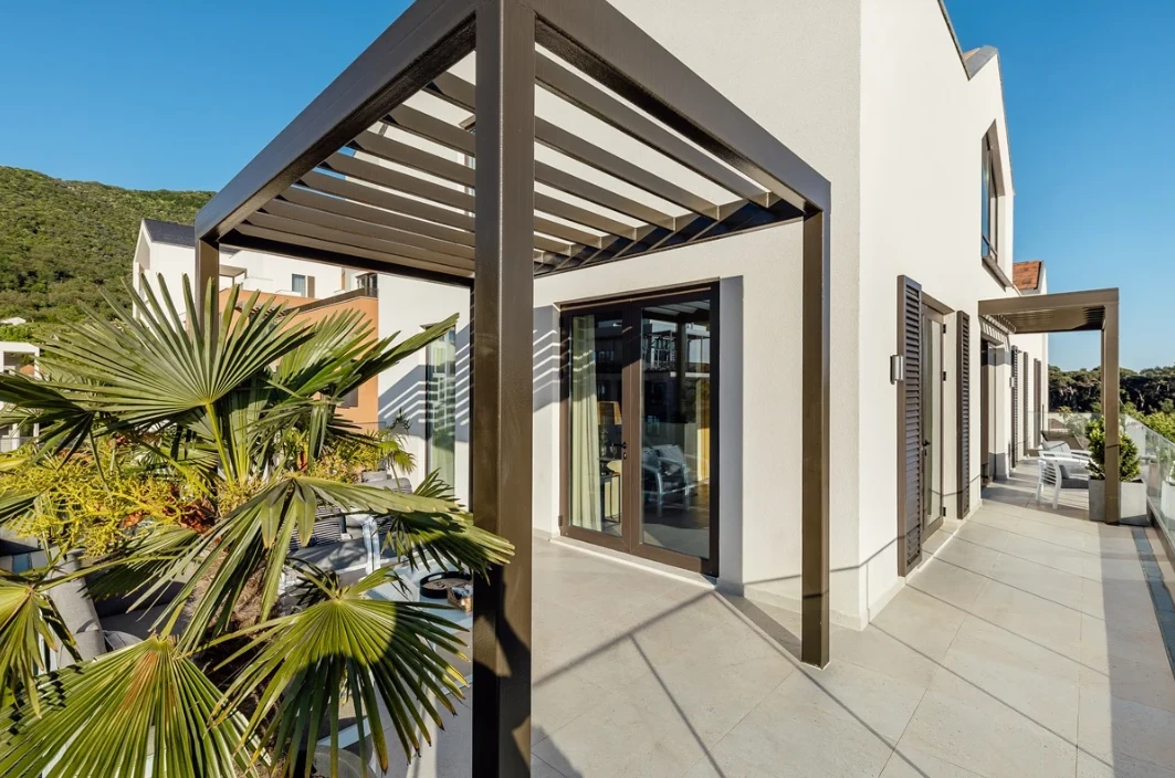 Dupleks penthouse sa panoramskim pogledom na more — Porto Montenegro