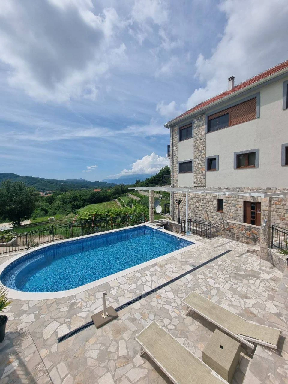 Saison- und Jahresvermietung einer Villa in Radanovići