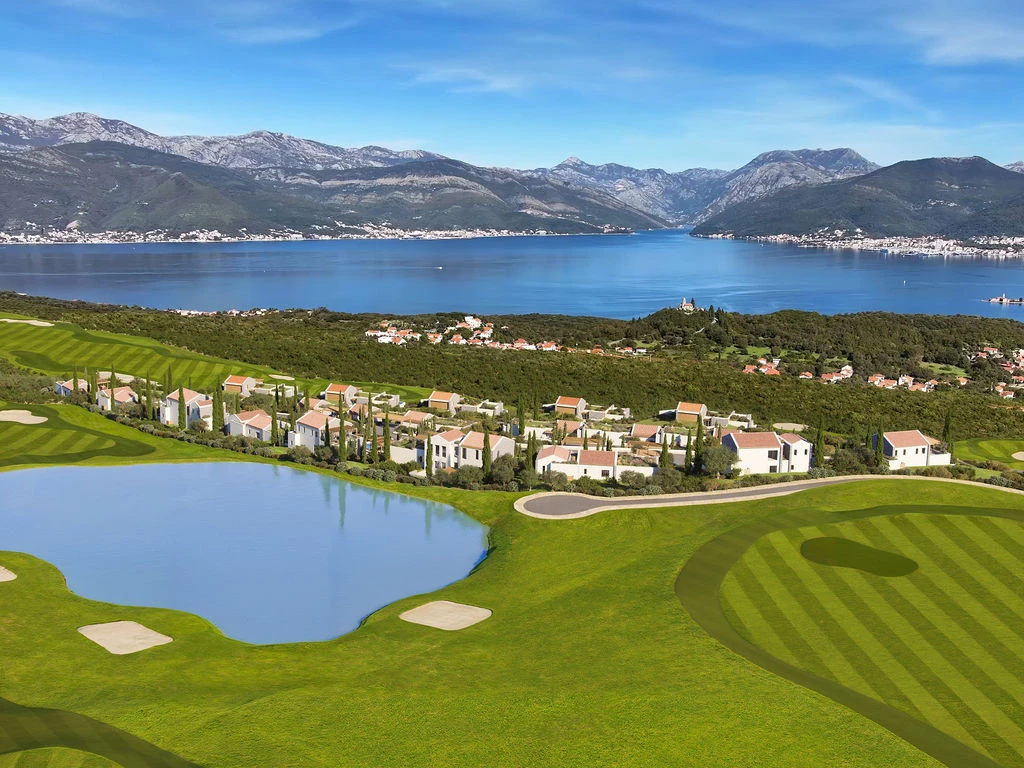 Panorama-Villa mit 275 m² in der ersten Golf-Community Montenegros