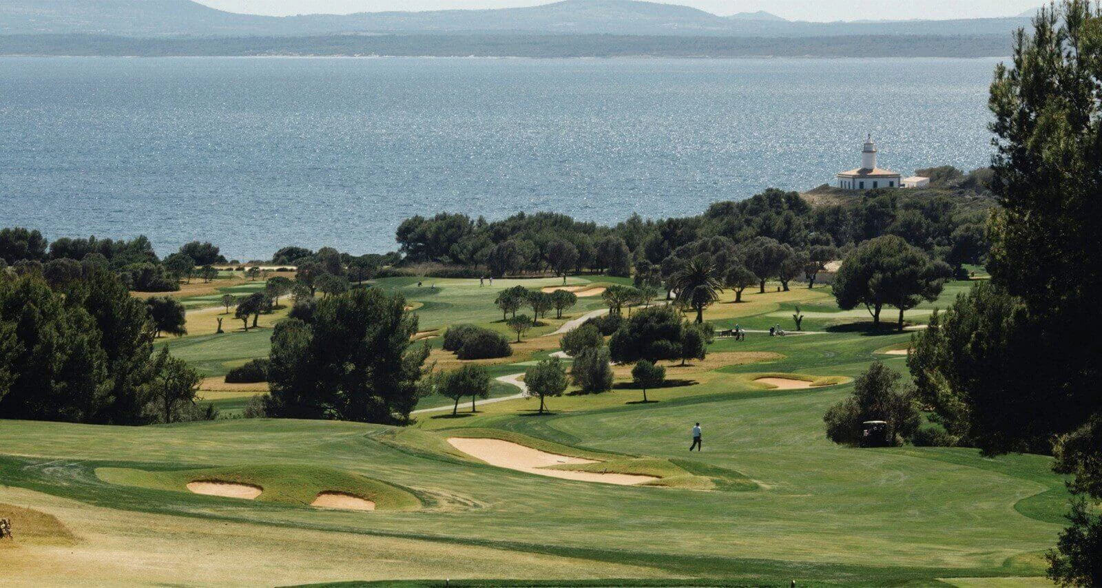 Sophisticated Apartments Overlooking Golf Holes and the Sea