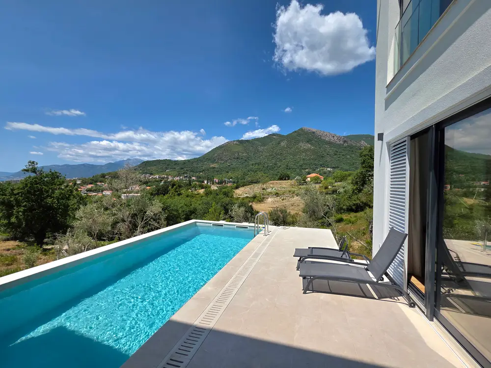 Moderna dizajnerska vila s bazenom u Tivtu, Kavač, Tivat