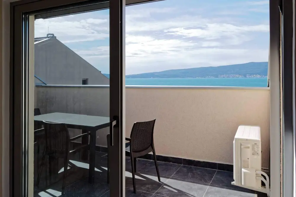 Elegantan trosoban duplex sa panoramskim pogledom na more u Opatovu, Tivat