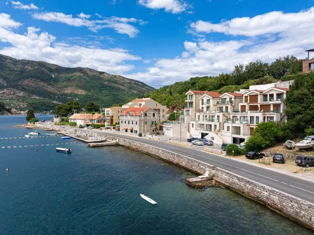 Exklusives 2-Zimmer-Apartment in der ersten Meereslinie — Opatovo, Tivat, Tivat