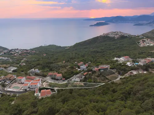 Grundstück für den Bau eines Elitekomplexes in Tudorovići, Budva