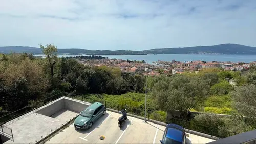 Luxuriöse 3-Zimmer-Wohnung mit grandiosem Meerblick & Pool – Tivat, Tivat