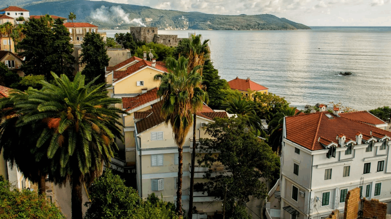 Küstenansicht von Herceg Novi, Montenegro