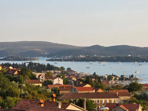 Premium jednosoban stan sa luksuznim infinity bazenom na krovu, Tivat, Tivat
