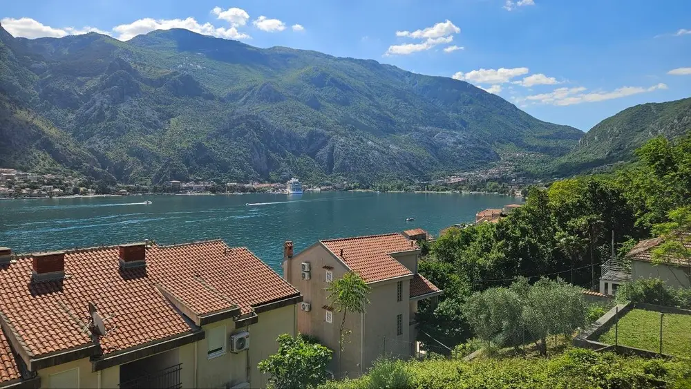 Unique 1-Bedroom Apartment with Loft/Gallery and Panoramic Views – Muo, Kotor, Kotor