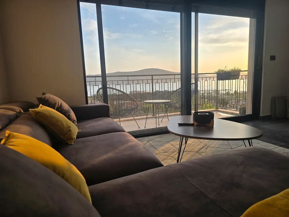 Premium 1-Bedroom Apartment with Luxury Rooftop Infinity Pool, Tivat, Tivat
