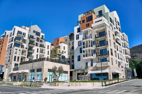 Modernes Zwei-Schlafzimmer-Apartment im Herzen von Tivat, Tivat